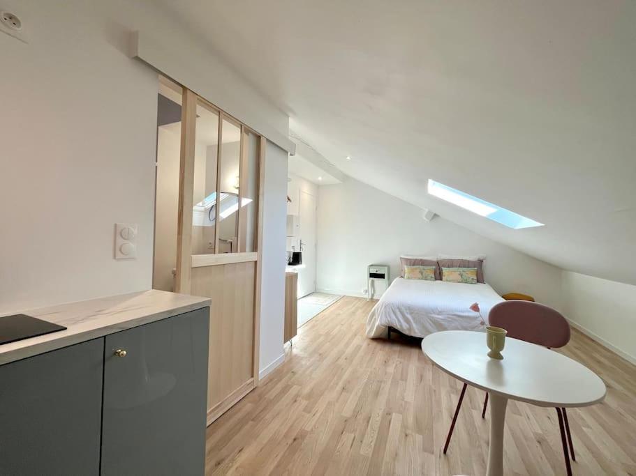 Апартаменты Studio Jade : Charmant Logement Place Clemenceau По Экстерьер фото