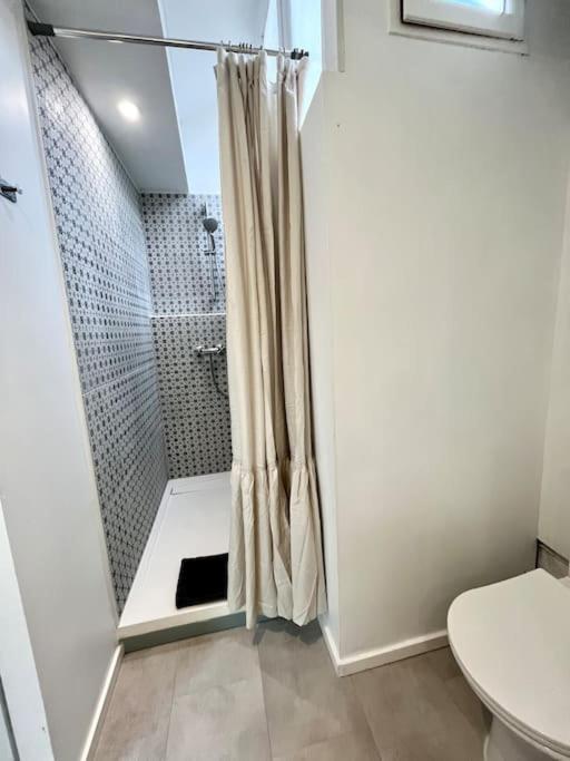 Апартаменты Studio Jade : Charmant Logement Place Clemenceau По Экстерьер фото