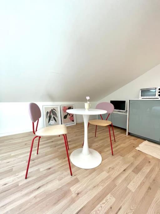 Апартаменты Studio Jade : Charmant Logement Place Clemenceau По Экстерьер фото