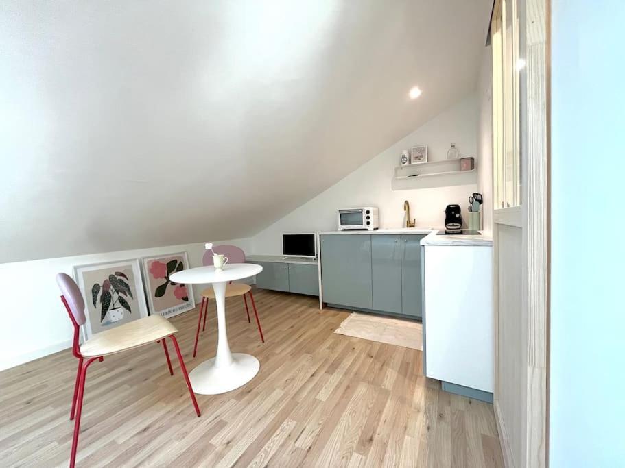 Апартаменты Studio Jade : Charmant Logement Place Clemenceau По Экстерьер фото