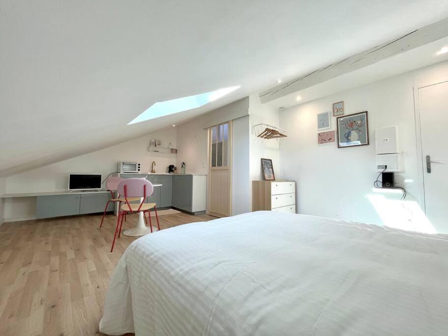 Апартаменты Studio Jade : Charmant Logement Place Clemenceau По Экстерьер фото