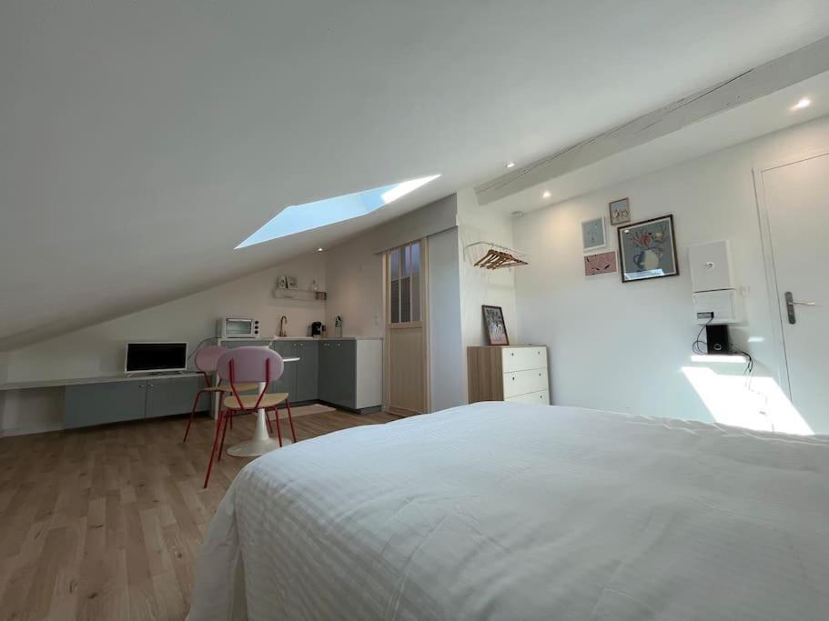 Апартаменты Studio Jade : Charmant Logement Place Clemenceau По Экстерьер фото