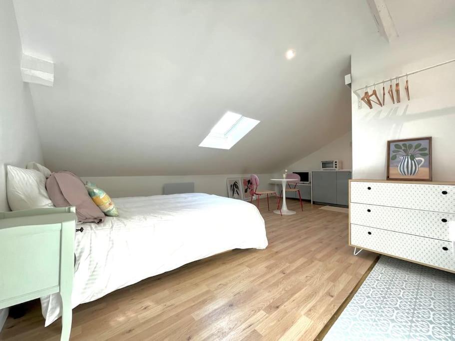 Апартаменты Studio Jade : Charmant Logement Place Clemenceau По Экстерьер фото